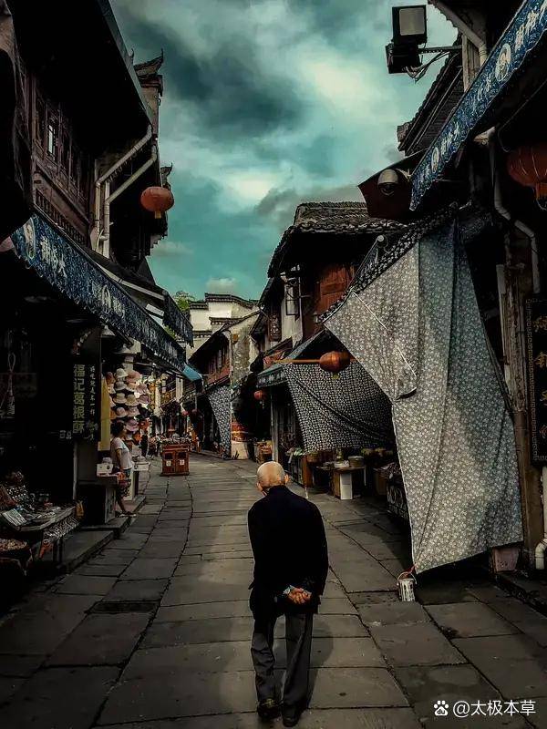 一位老人感叹说:“人没有必要活得太长寿,60岁就走,有点年轻;70岁走,有点儿早;80岁去世,觉得正好。”年轻且身体好的时候,不管生活顺不顺利 ...
