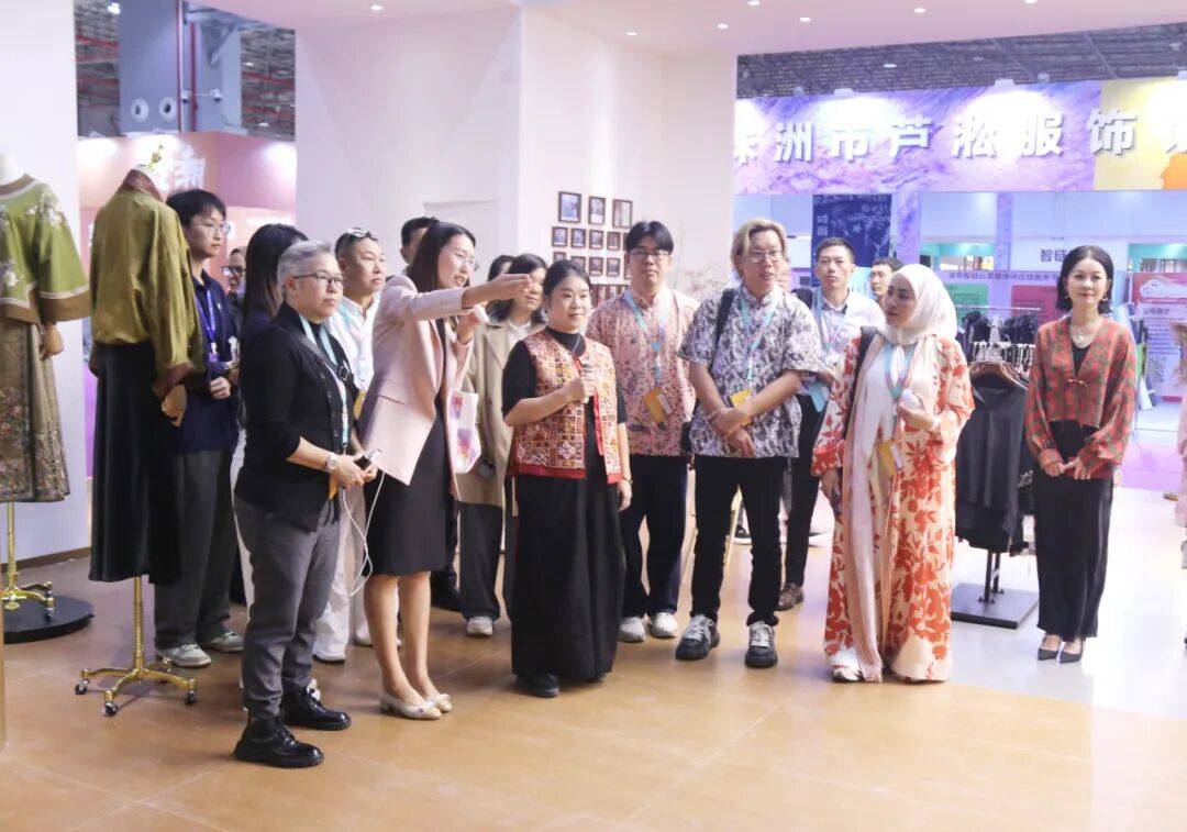 虎门富民联合主办“三会” 圆满成功；FU·GO富民商城开启 “永不落幕”服装展销选品商业新模式，每天营业9小时！