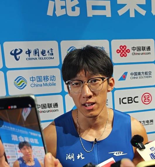十五运丨湖北获男子4x100接力冠军，李泽洋：给自己一万分，很荣幸陪苏神最后一舞