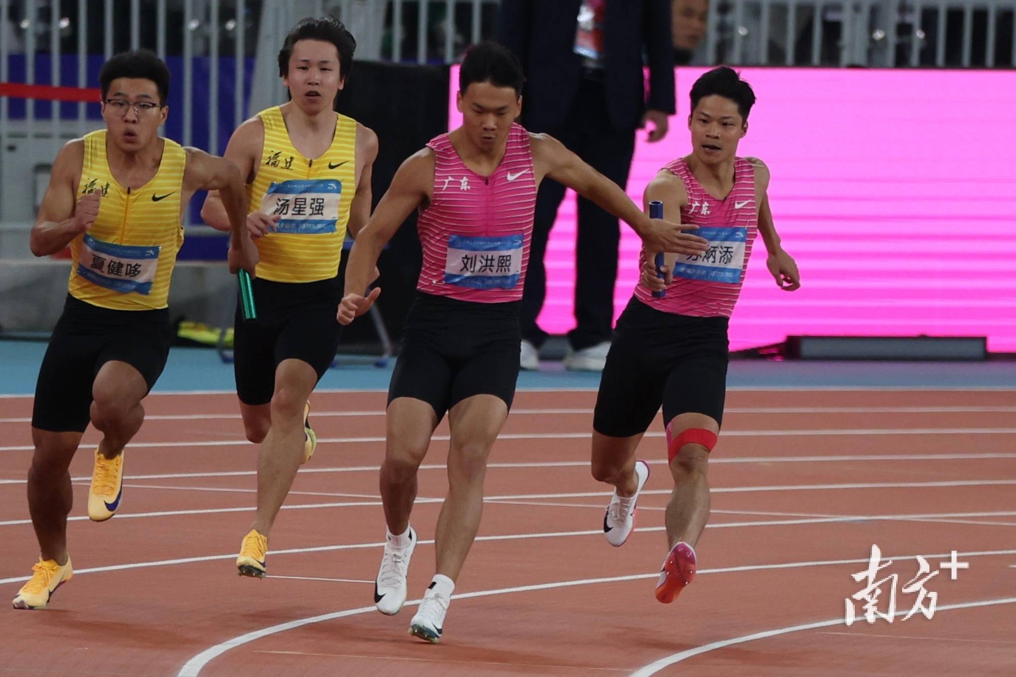 十五运会男子4×100米第四！广东队施君豪接棒“苏神”