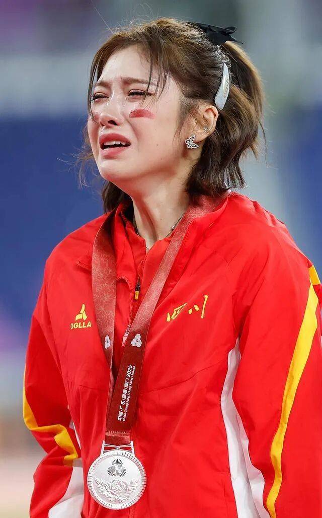 拿银牌的吴艳妮，抢走了所有的戏_https://www.izongheng.net_体育_第3张
