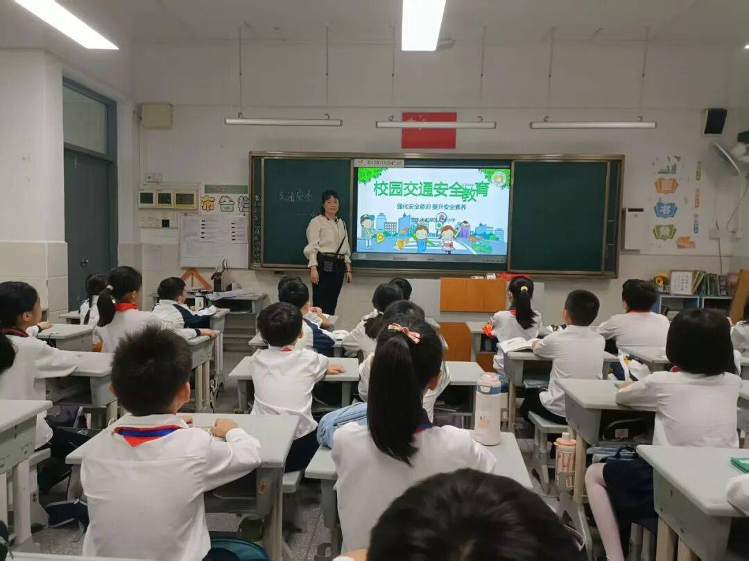 交通安全进校园 平安守护成长路