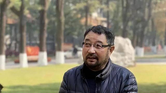 70 岁潘虹近况吓人，走路颤巍神情呆滞，40 年离婚真相藏不住