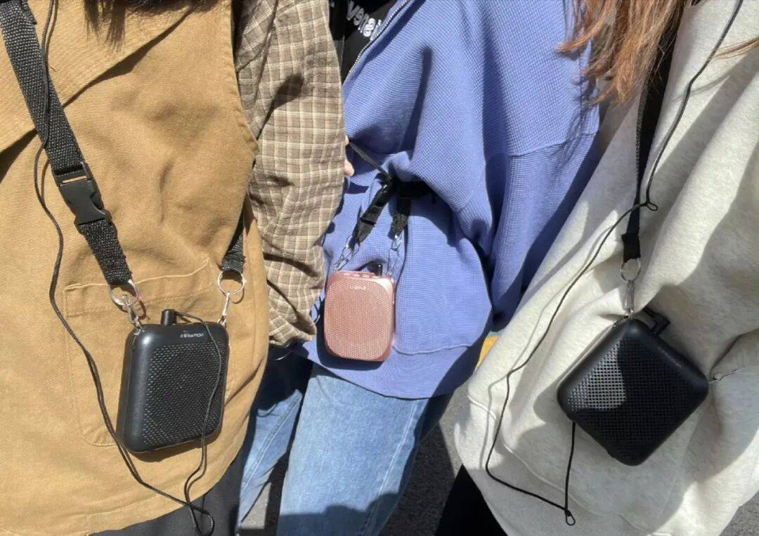 ��־�Ȼ��ͬѧ����һֻ è ȥ�Ͽ���