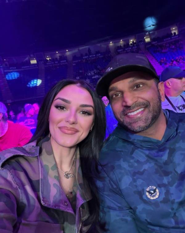 FBI局长揭露前任挥霍奢侈真相，却私下让下属为其女友保驾护航