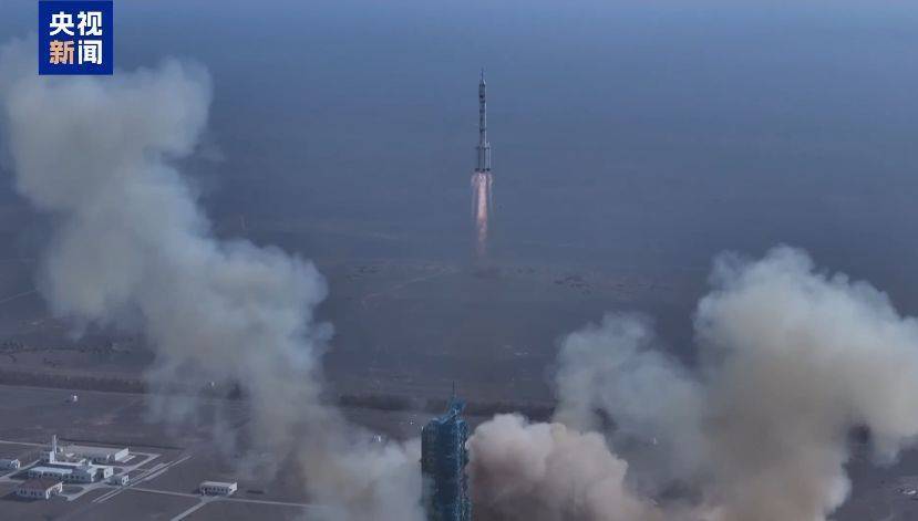 首次应急发射!神舟二十二号飞船发射圆满成功!飞船上装了啥?怎么装?一文揭秘