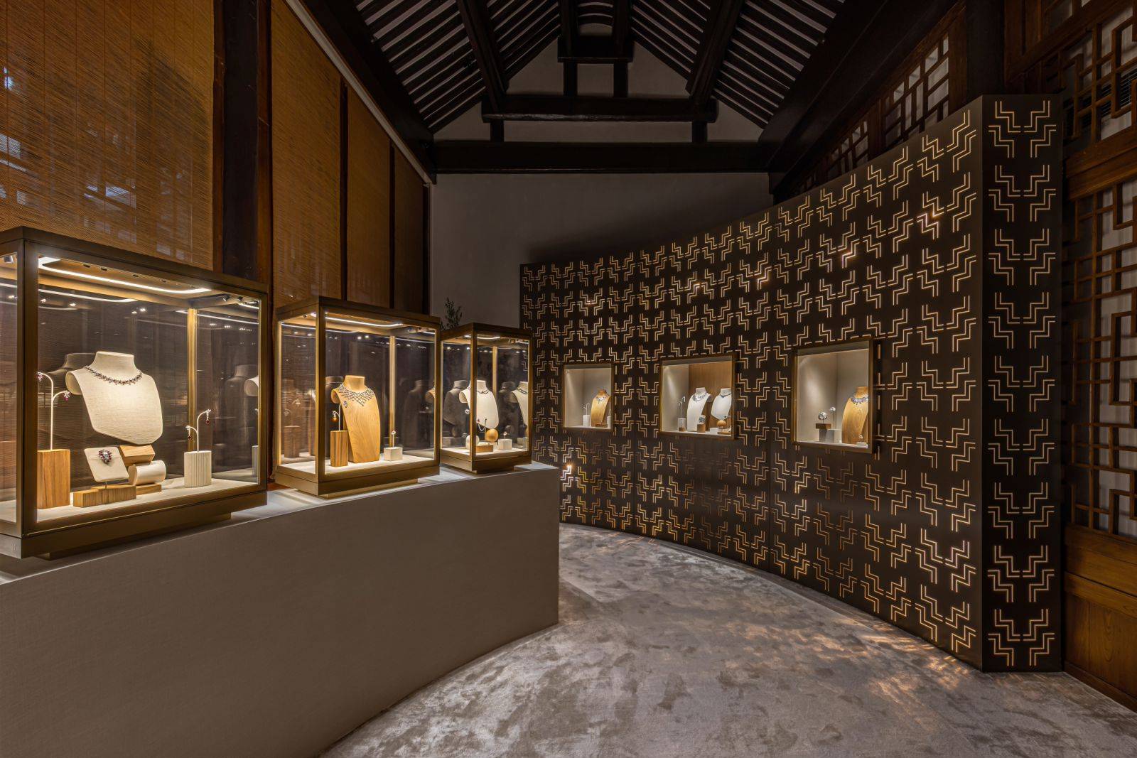 �����Ǹ߼��鱦����ƽ��֮��,��ʫ���µ������з��Ļ��ں�|������������