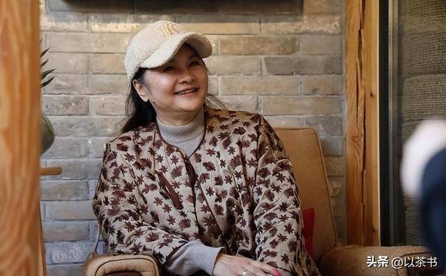 她80年代火遍全国，风光嫁给军委副主席儿子，离婚后却靠卖画谋生