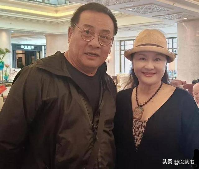 她80年代火遍全国，风光嫁给军委副主席儿子，离婚后却靠卖画谋生