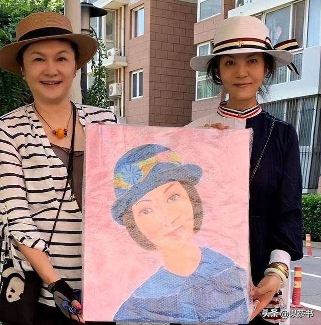 她80年代火遍全国，风光嫁给军委副主席儿子，离婚后却靠卖画谋生