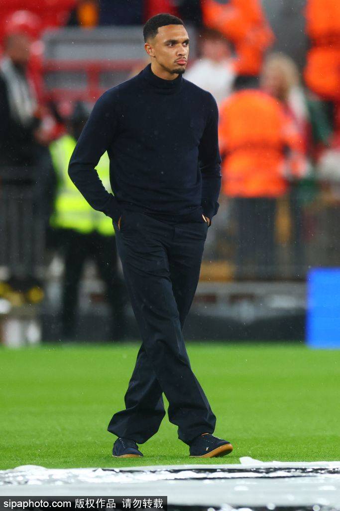 利物浦内讧曝光!斯洛特不愿卖迪亚斯,总监休斯却执意推动转会