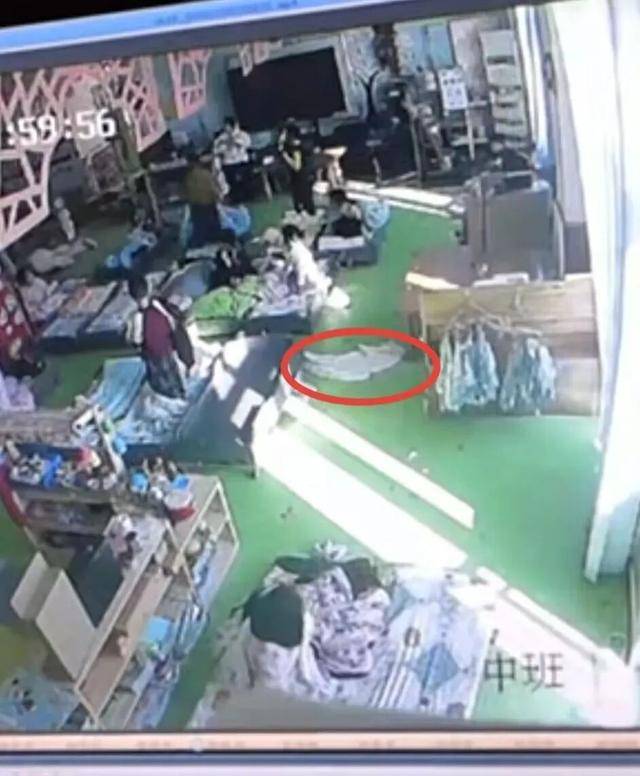 青岛通报"幼儿园老师打骂孩子":暂停涉事教师工作 警方介入(图2)