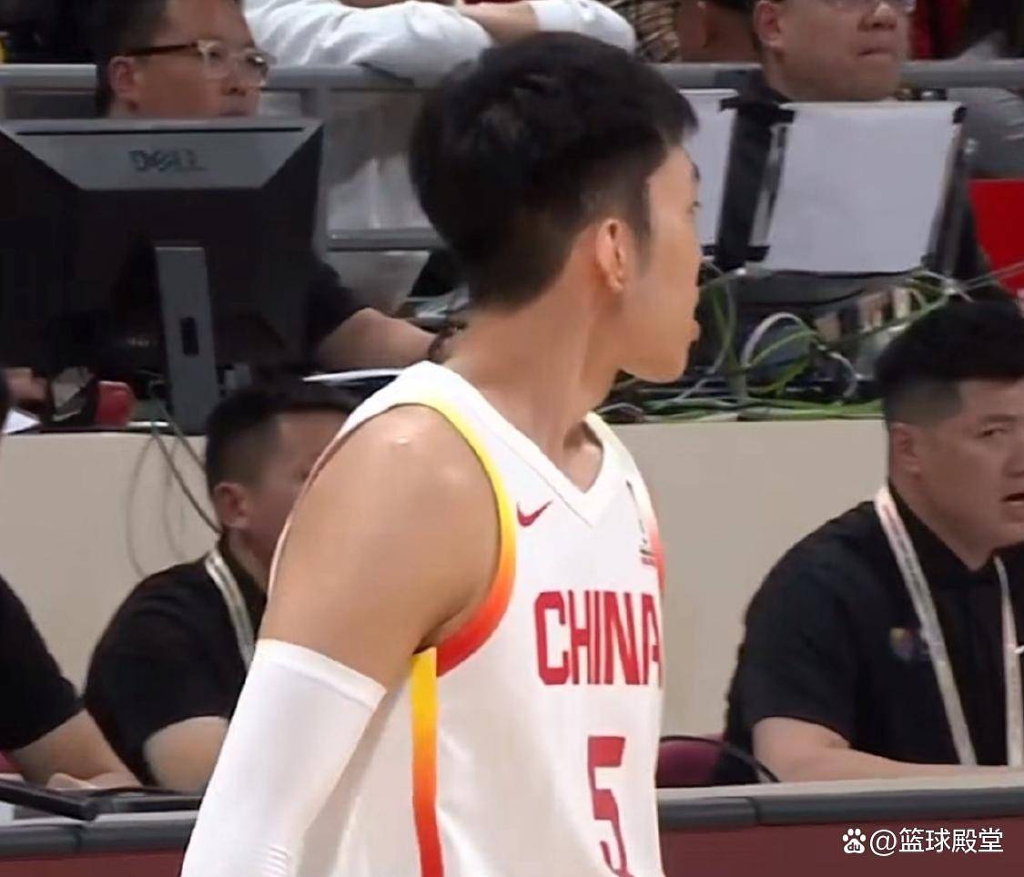 男篮半场惨败韩国！仅靠廖三宁胡金秋，5人打铁，攻守体系全崩！