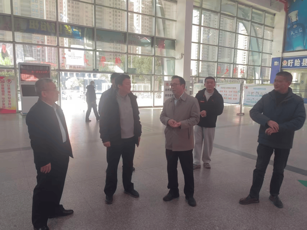 市交通运输局党委书记、局长徐成东“四不两直”深入一线检查冬季道路运输交通安全工作