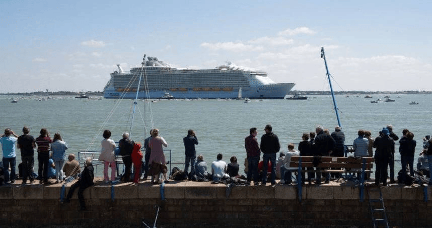 日本退休夫妇环游世界回国后因医疗物价压力陷困境，每周打三天工