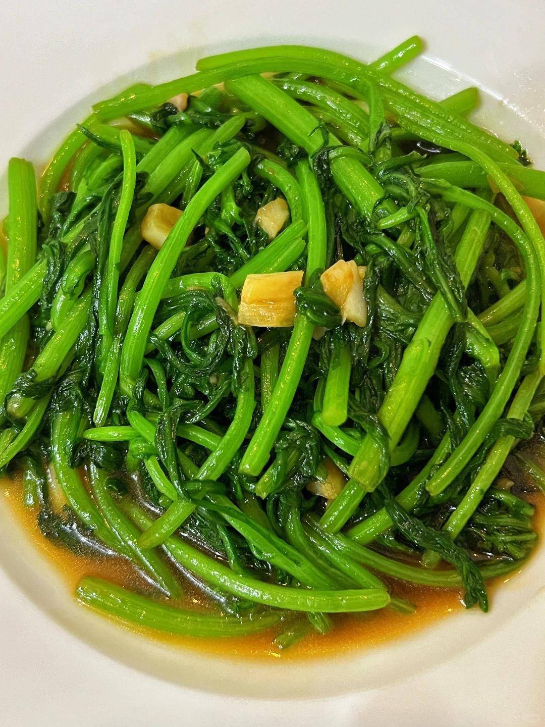 冬天要多吃茼蒿教你一个简单吃法清香入味吃着不腻口