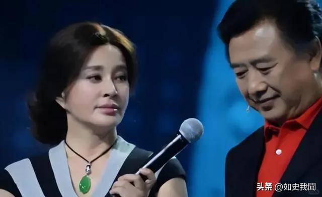 刘晓庆担忧的事发生了!意外摔倒、分不清人,75岁终是败在年纪上