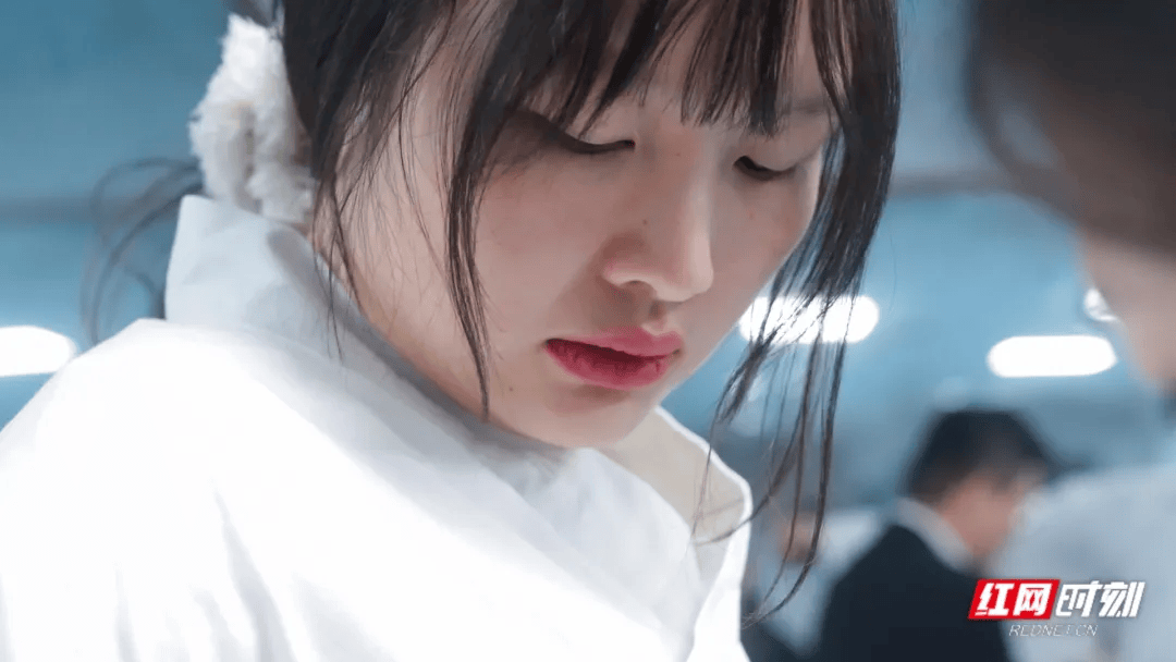 汶川地震被救起的女孩，17年后和救她的军人结婚了