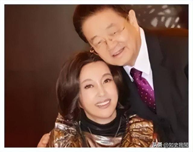 刘晓庆担忧的事发生了!意外摔倒、分不清人,75岁终是败在年纪上