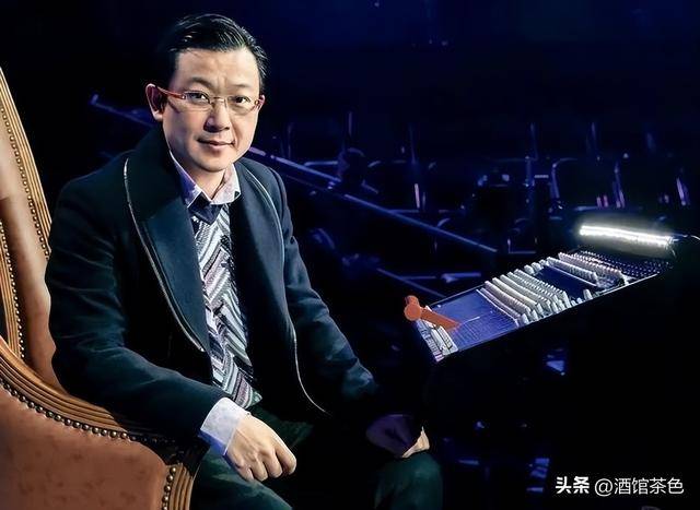 曾是上海知名主持人,离开上海台后成百亿总裁,妻子还是熟悉的她