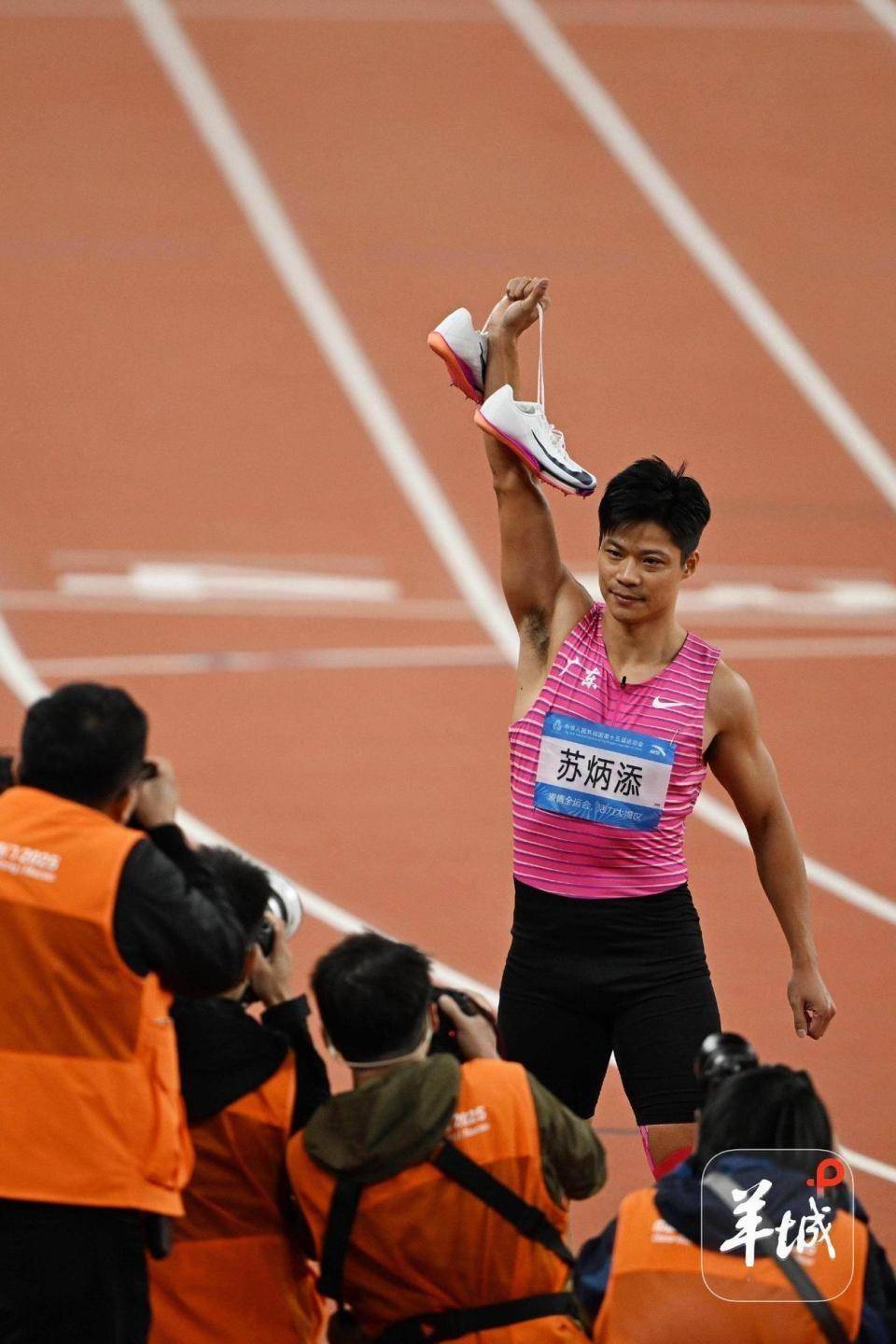 香港火灾后苏炳添口碑疯涨,一句 "同根同气" 藏深意,连全红婵都意外