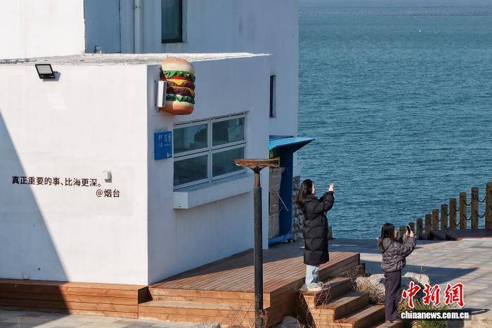 冬日飞“阅”山东“网红海岛” 咖吧民宿拉满治愈感