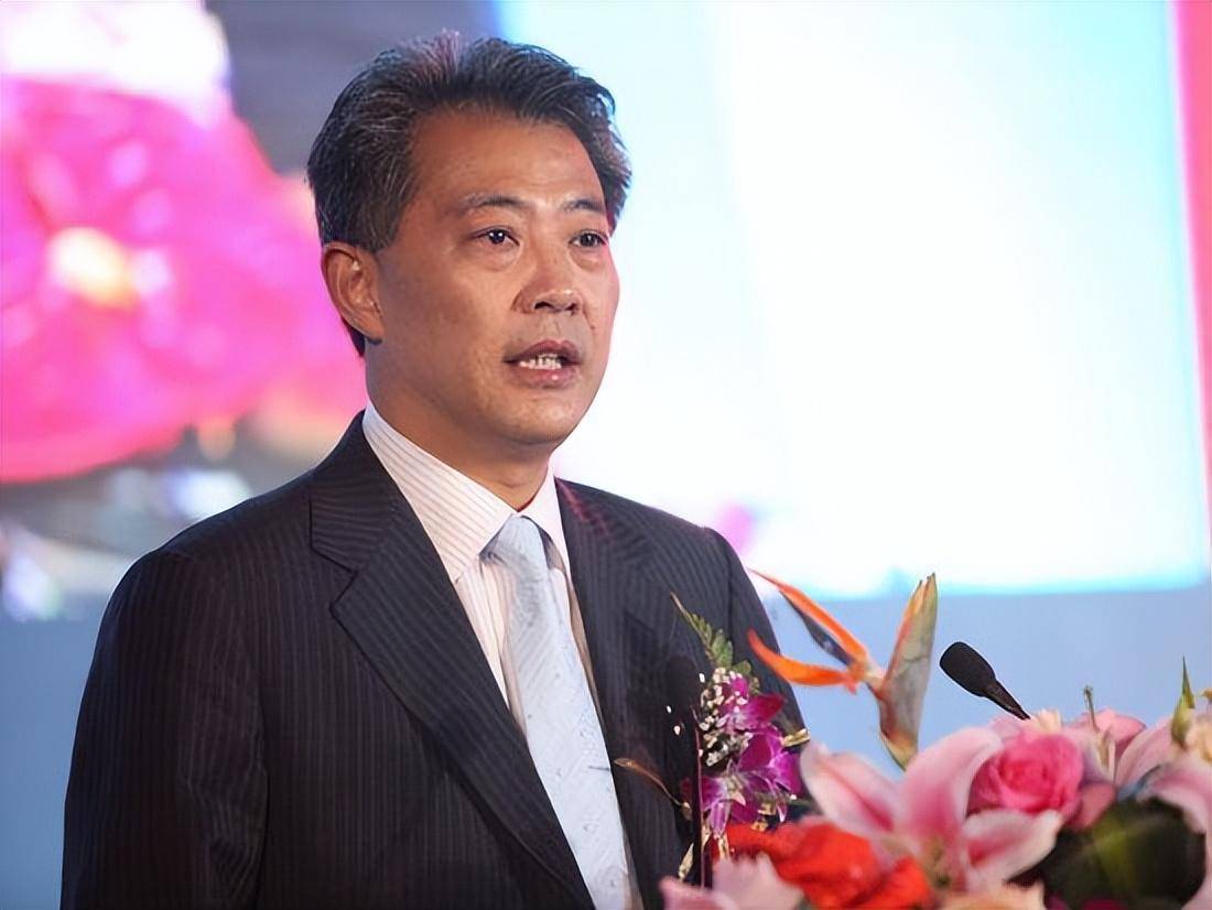 敢贷款给许家印的李晓鹏,家族式产业链的贪腐有多骇人听闻?