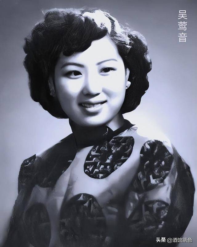 年与周璇齐名的“鼻音歌后”吴莺音联系到一起，吴莺音正是她的亲奶奶。一边是上海顶流歌星的显赫家世，一边