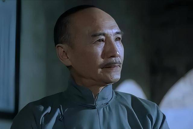 赵恒多出演蒋介石,因扮演太像轰动台湾,连林青霞都找他合影