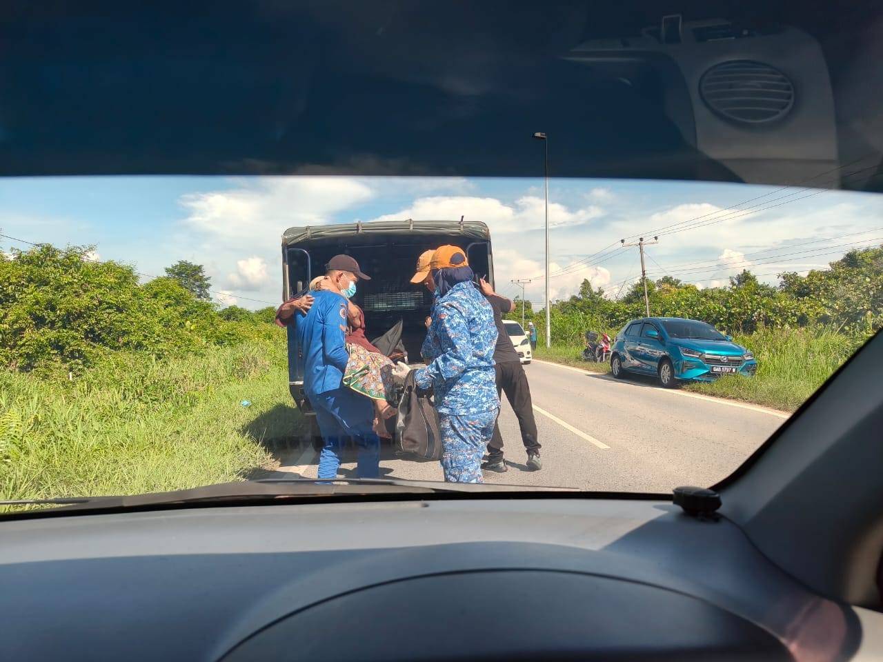 马来西亚女子突然去世,盲人母亲伴尸六日后爬行两日获救 马来西亚女子突然去世,盲人母亲伴尸六日后爬行两日获救