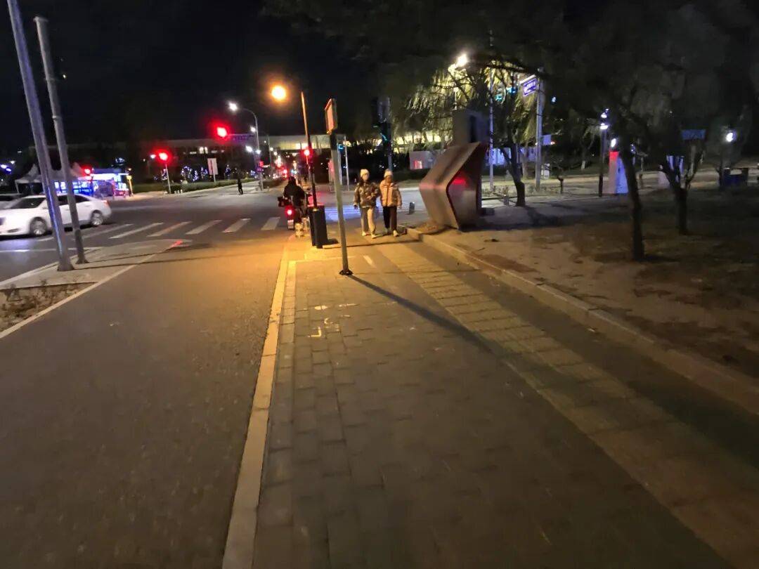 别吹了，AI眼镜没那么神