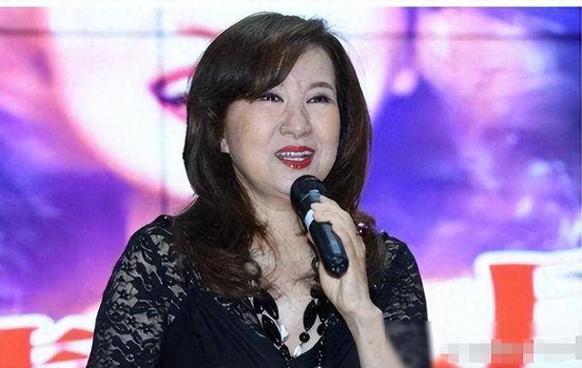 事业巅峰远赴美国,被老外“玩腻”后晚年回国,如今变成了这样!