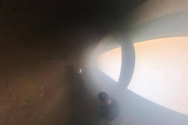 高层起火，卫生间是理想的避难场所？实测：11分钟就撑不住，最佳场所有个点很关键