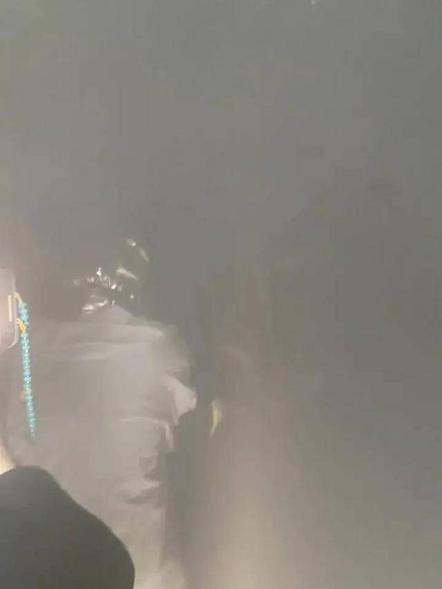 高层起火，卫生间是理想的避难场所？实测：11分钟就撑不住，最佳场所有个点很关键