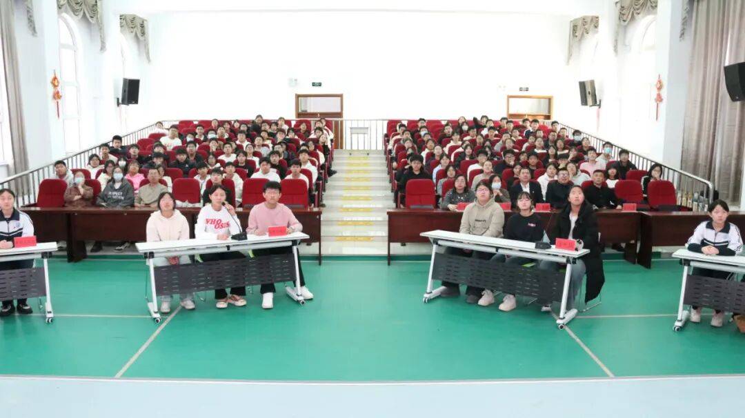 漠河市高级中学团总支举办"铭记一二九·奋进新时代"团史