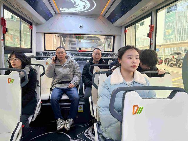 无人驾驶公交车来咯！成都首例自动驾驶定制公交开跑