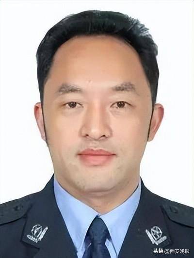 胡成毅，主动投案