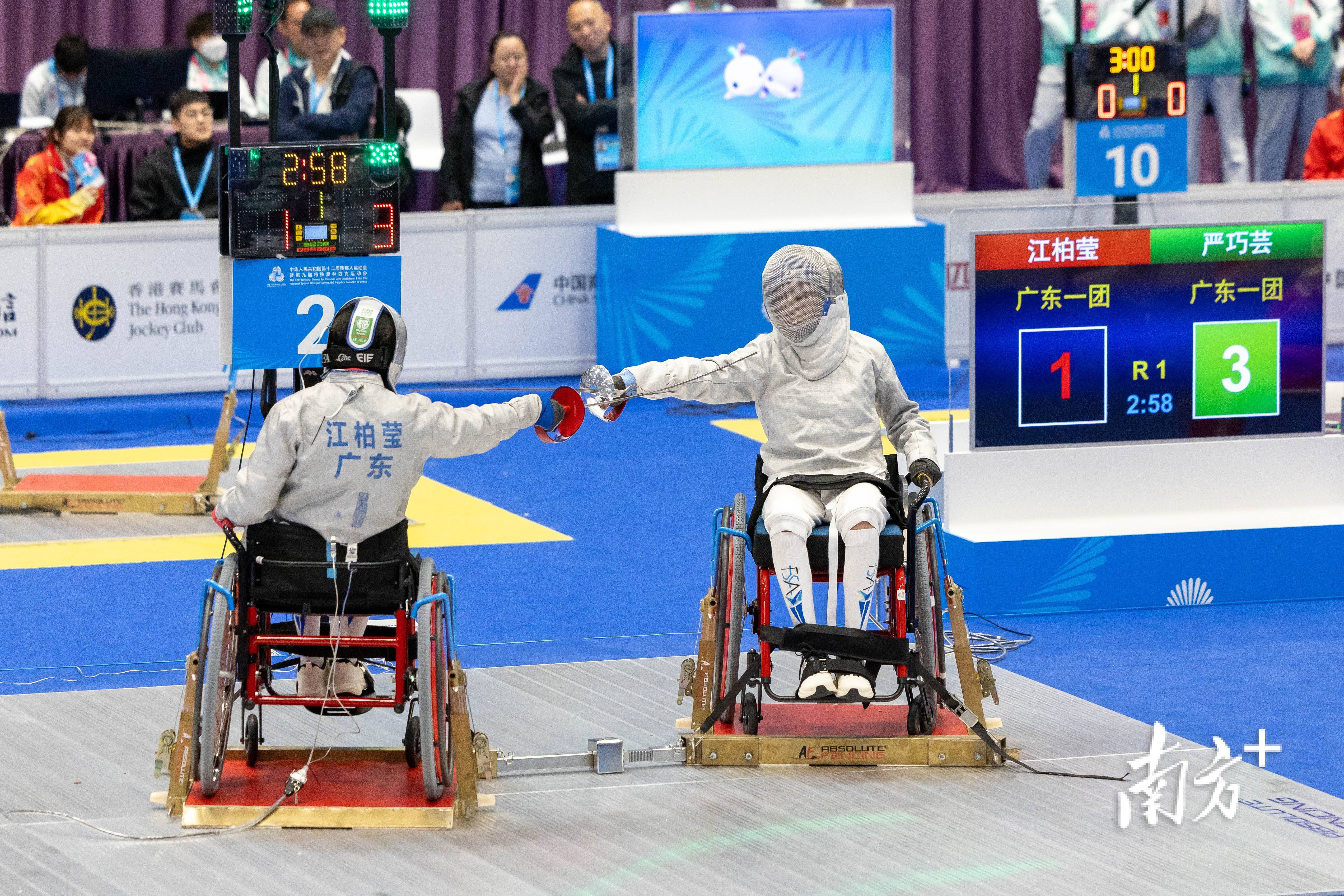 广东轮椅击剑队包揽多个项目金银铜牌