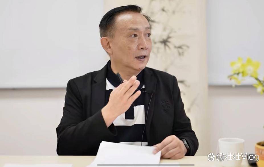 卢麒元提议:参与提议和立法的人应该政审,每次参与都要重新政审一次,亲友及本人不能有国外背景或违法记录!很多时候,我们翻看一个人的履历,只是一张 ...