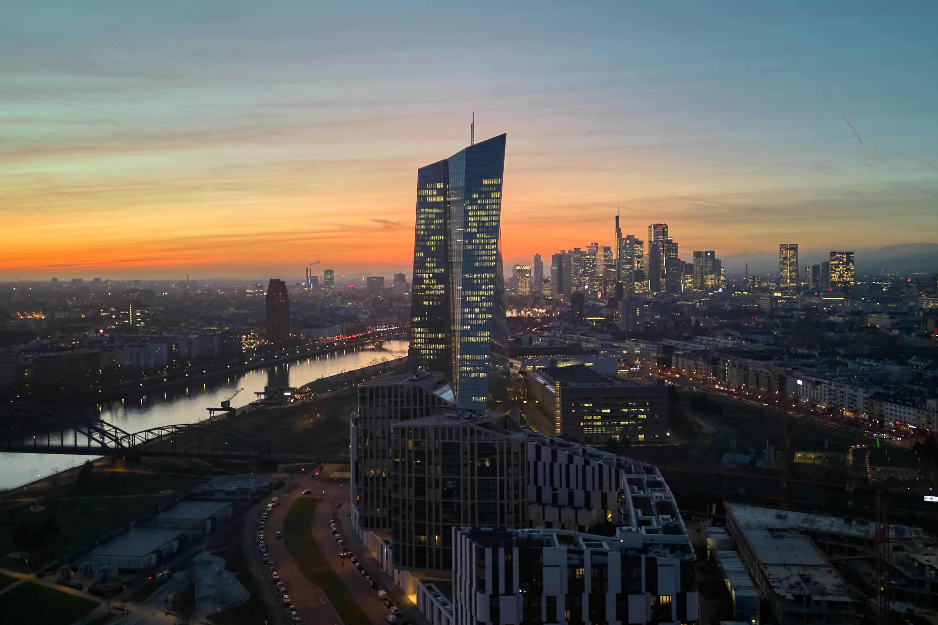 外代一线）欧洲央行维持三大关键利率不变_搜狐网