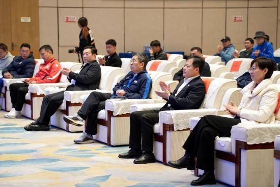 “携手并肩 逐梦世界”“2025中国足球青训工作交流会”在临沂举行