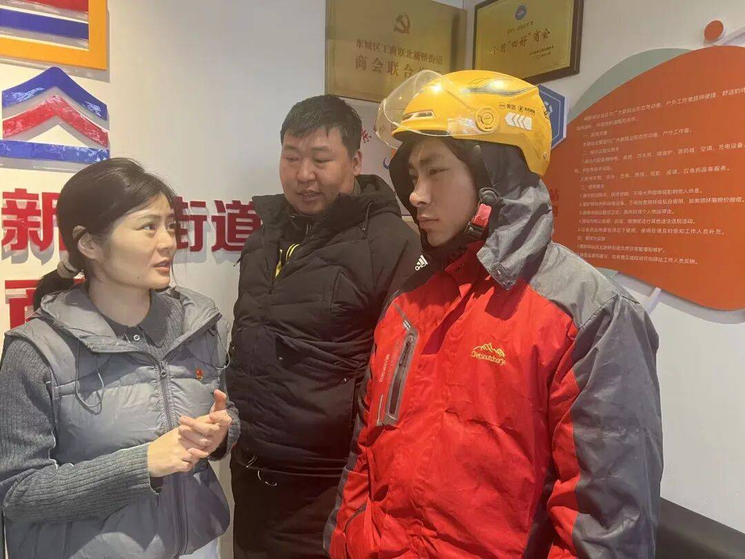 人社局副局长骑电动车送外卖，“原以为骑手最关心社保政策，没想到他们张口就是‘别罚我款’‘出餐能不能快一点’”