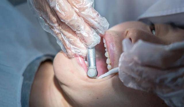 Khoảnh khắc nào khiến bạn nhận ra mình đang già đi? Không phải tóc bạc hay nếp nhăn.