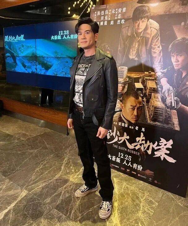 伍允龙拍戏伤脚见骨 两度动手术回复如常_电影_索住_康复才