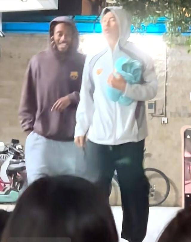 宏远回馈球迷，球队出征四连客，胡明轩徐杰带队，杜锋优势很明显