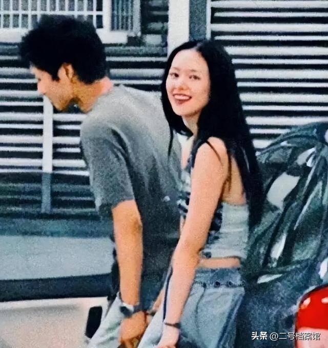 12月还没过，46岁章子怡再次官宣喜讯，离婚前说的话她做到了