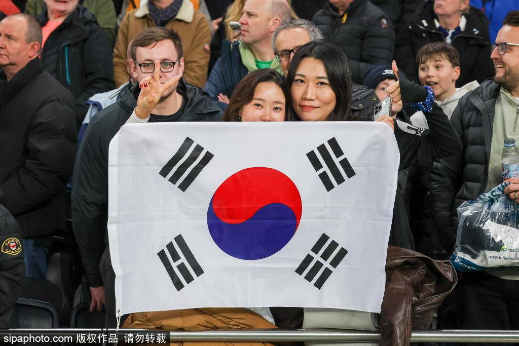 热刺的2025年：从胜利到全家福，足球的故事永不停息