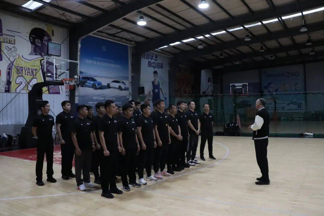 欧洲篮球联赛中文网__赛程比分+球队资讯+盘口分析保驾护航2025年湛江市男子篮球联赛裁判员赛前学习班收官