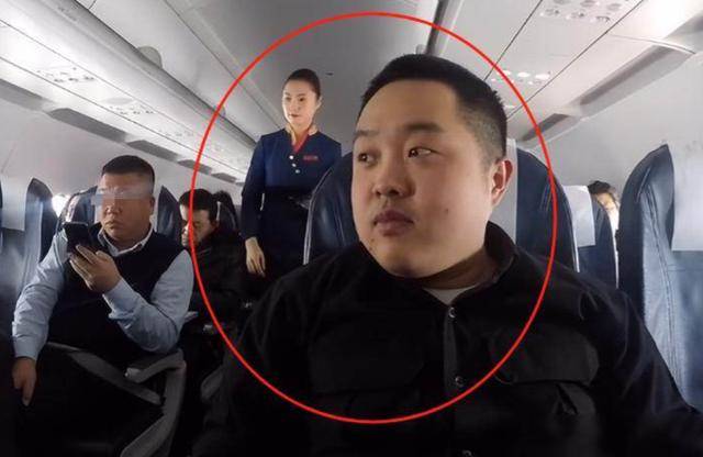 成都空姐爱上头等舱乘客,主动倒追并且成功结婚,6年后现状如何