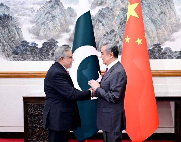 王毅：我们从不认为哪一个国家可以充当国际警察，也不认同哪一个国家可以自诩为国际法官